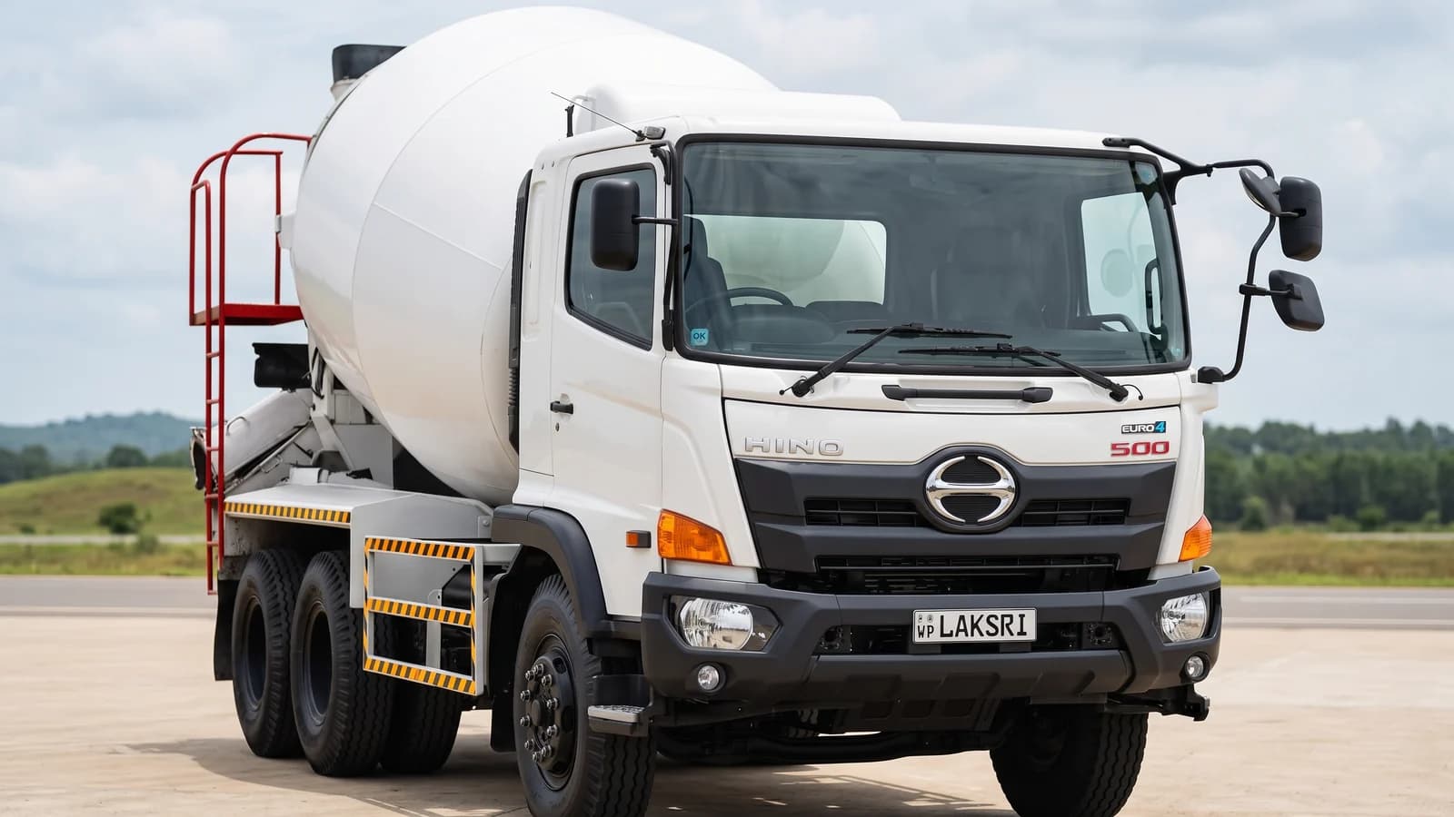 hino ranger-fm in expressway rest