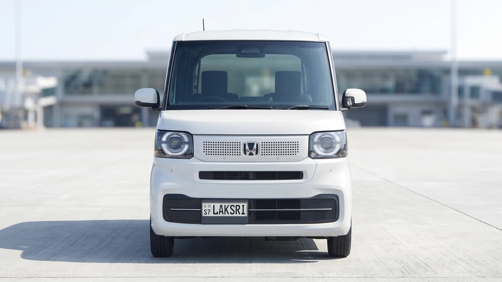 Honda N-BOX in the Katunayake airport approach