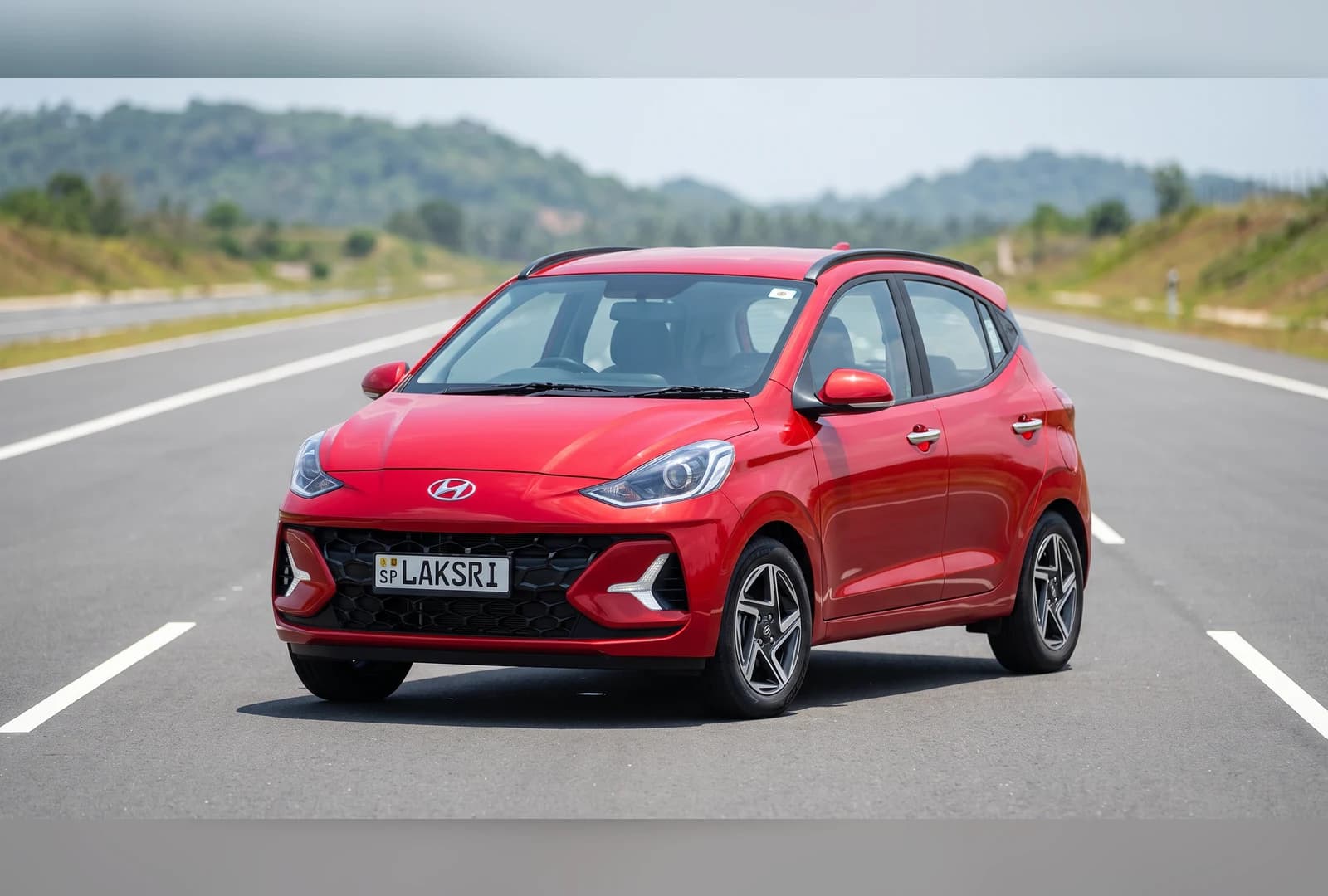 Hyundai Grand i10 Nios at the Southern Expressway