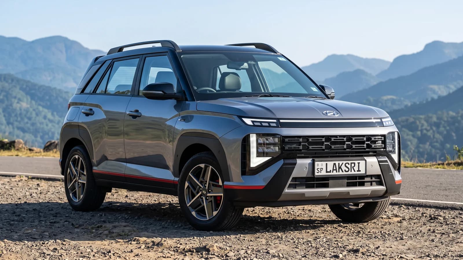 hyundai venue-n-line in knuckles road