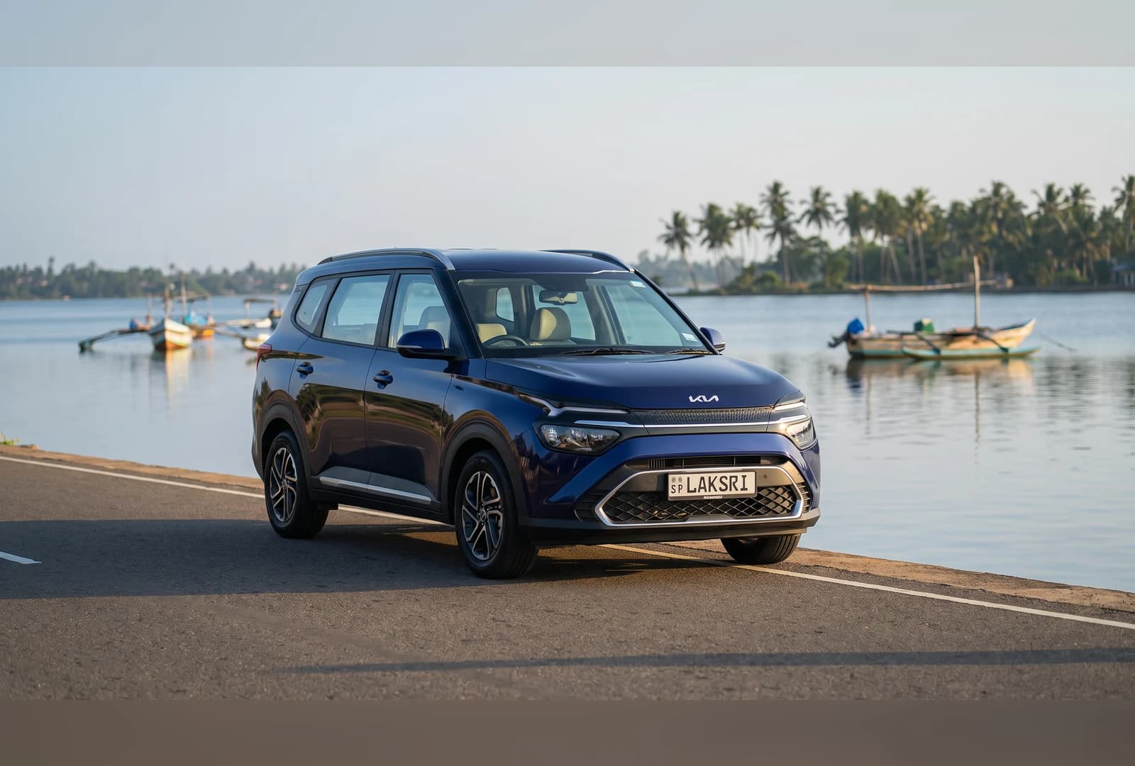 Kia Carens at the Negombo lagoon road