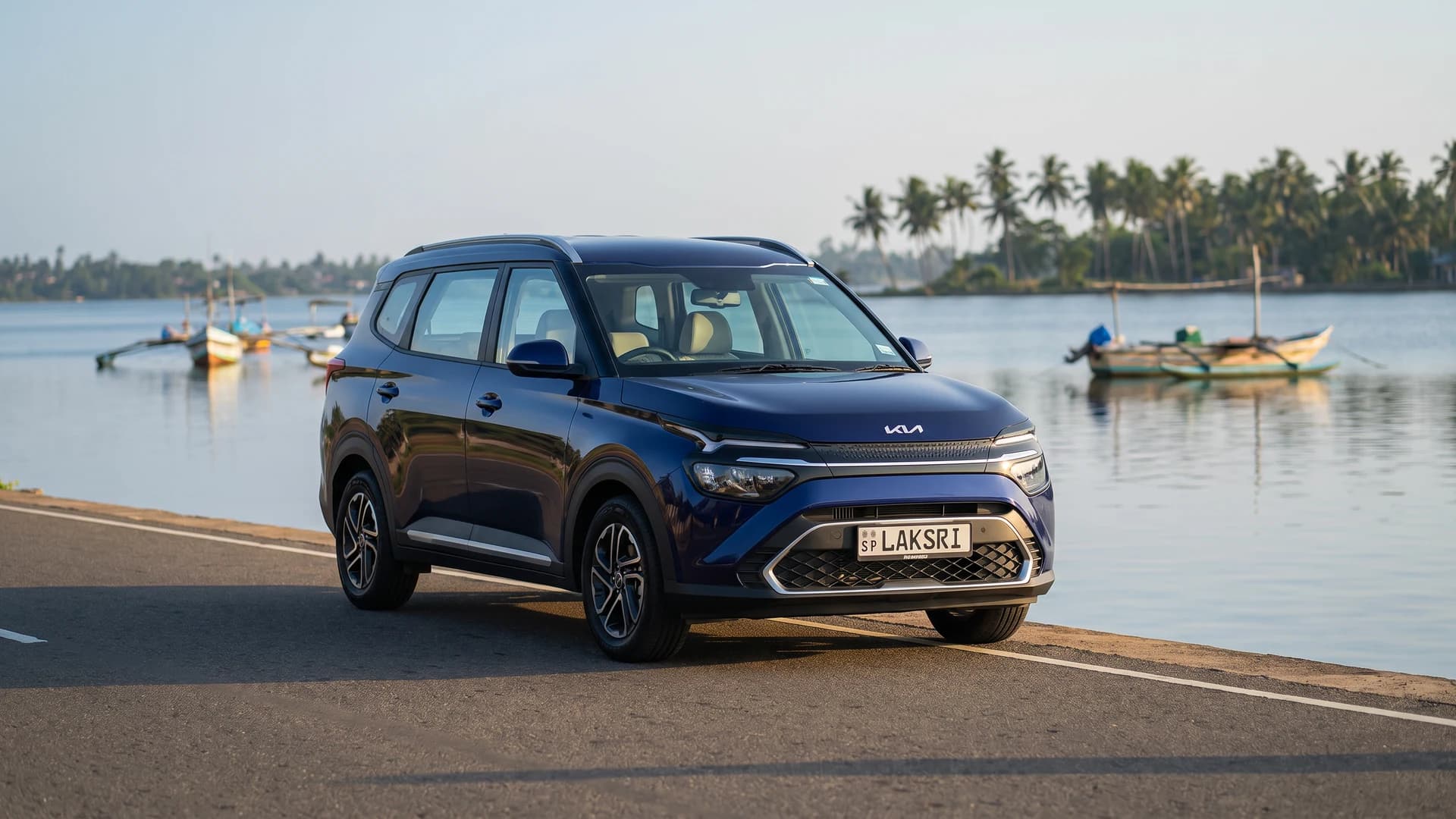 Kia Carens at the Negombo lagoon road