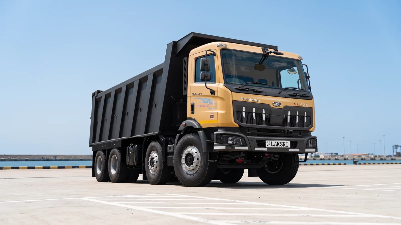 mahindra blazo in hambantota apron