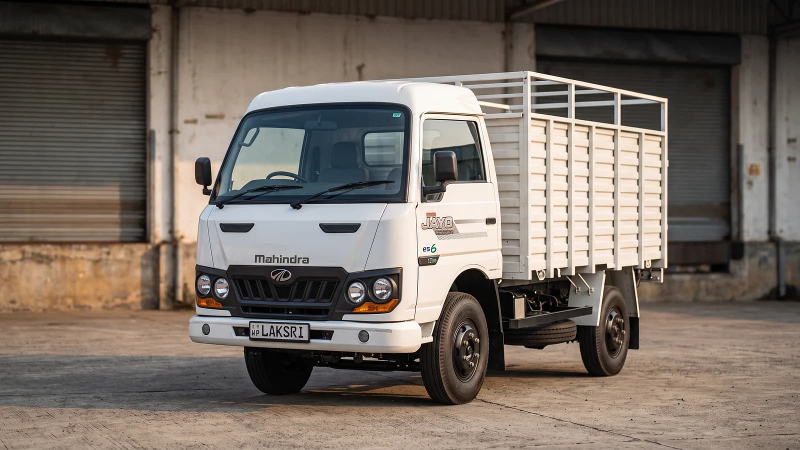 mahindra jayo in orugodawatta yard