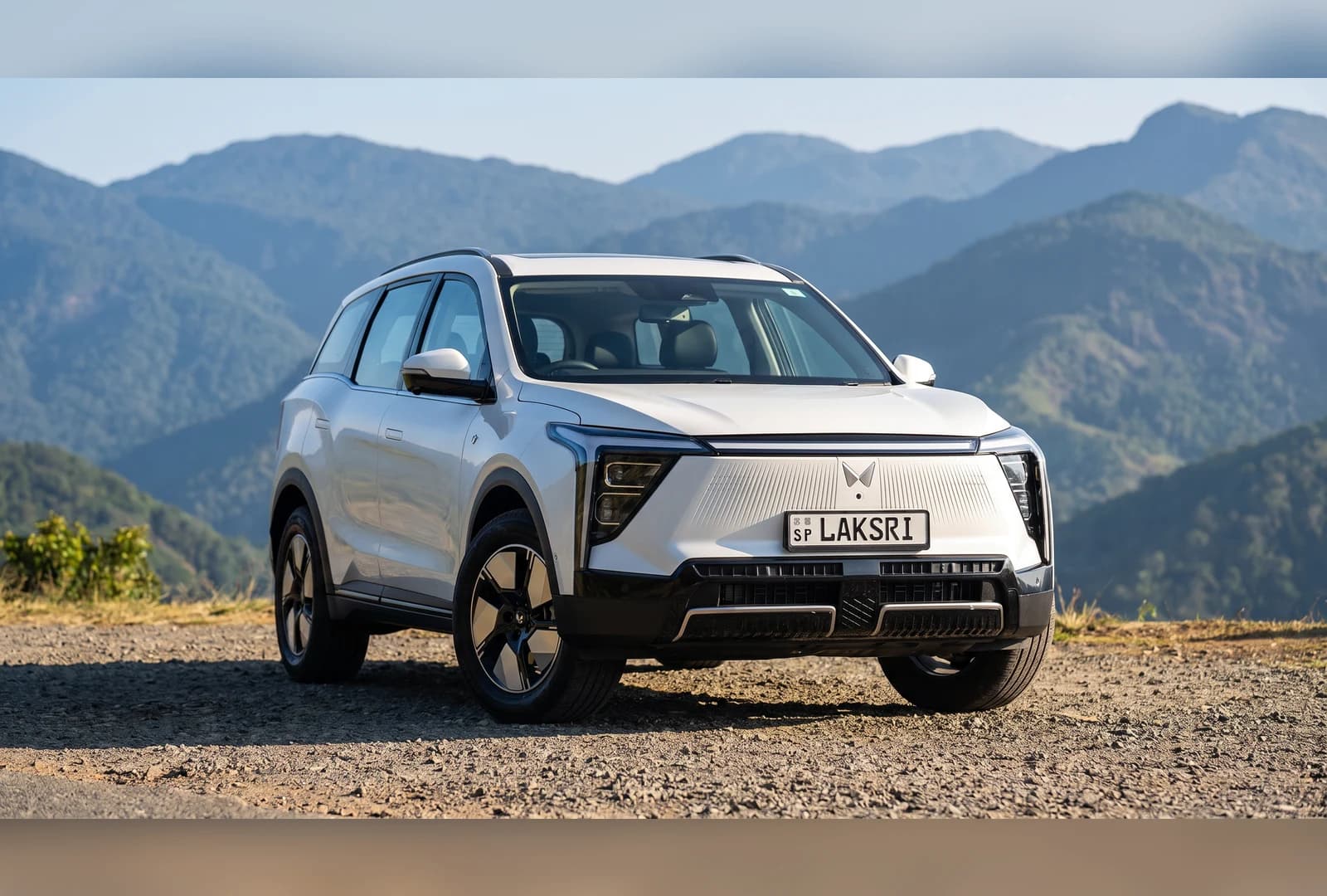 Mahindra XEV 9S at the Knuckles range