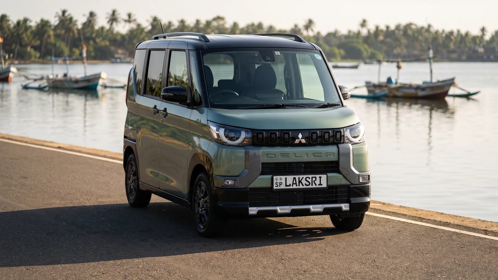 Mitsubishi Delica Mini in the Negombo lagoon road