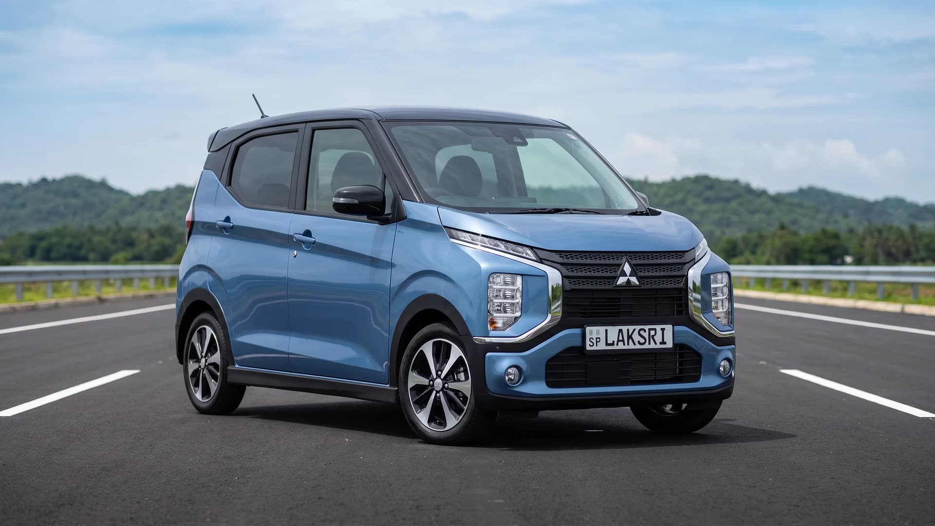 Mitsubishi eK X in the Southern Expressway