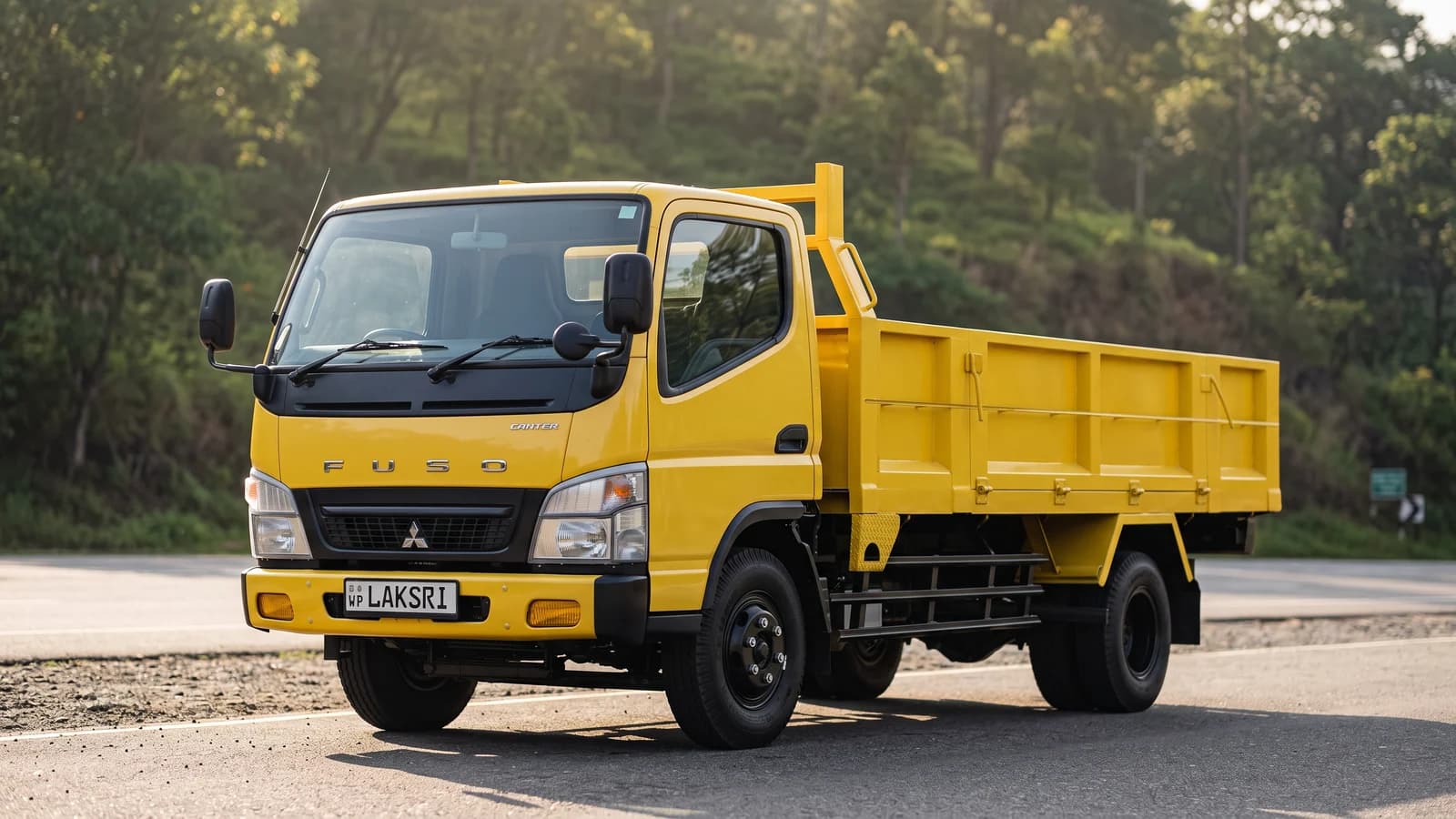 mitsubishi-fuso canter-fe-74 in kandy road hill