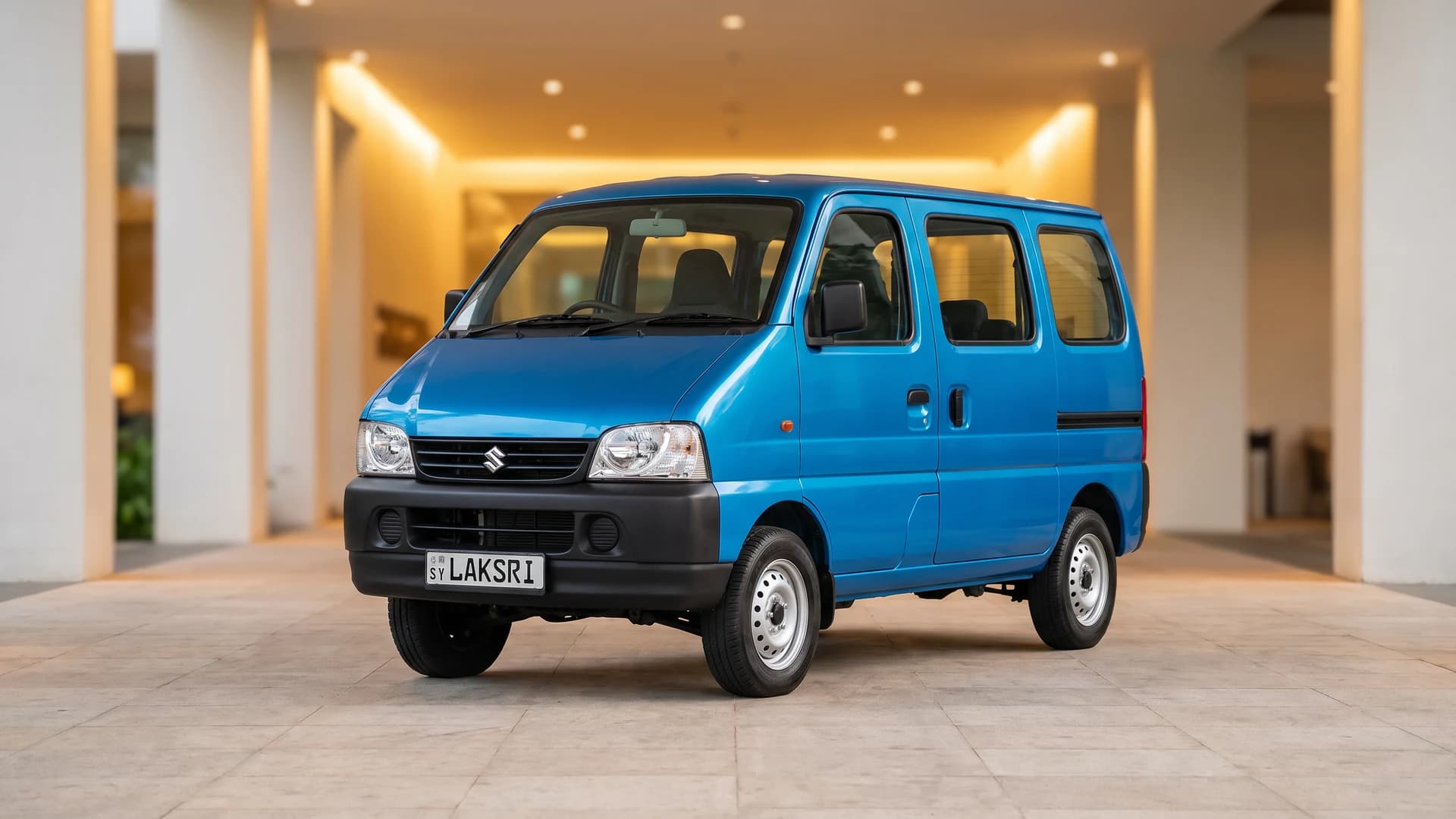 Suzuki Eeco at a Colombo hotel portico