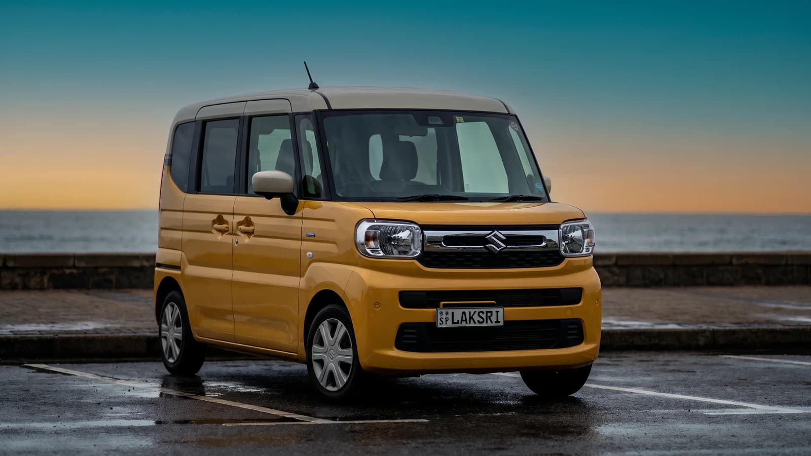 Suzuki Spacia in Galle Face Green, Colombo